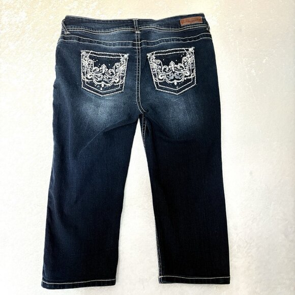 WALLFLOWER Womans Capri Jean Rhinstones Embellished Embroidered Sz 13 Blue - Picture 2 of 13